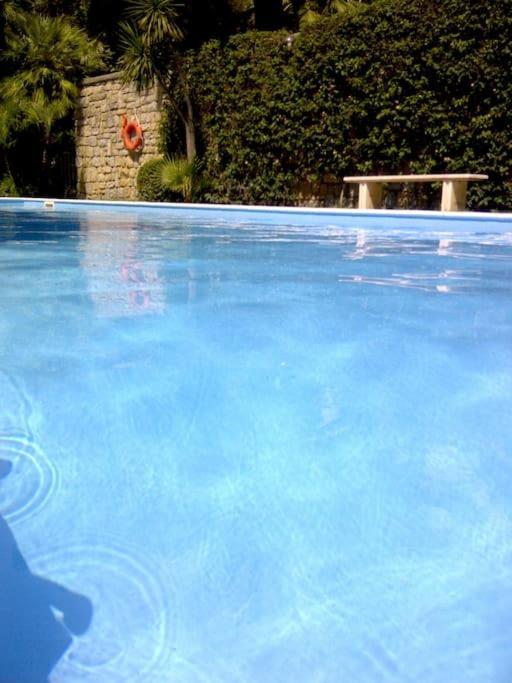 Affascinante Bilocale Con Piscina Apartment Bordighera Luaran gambar