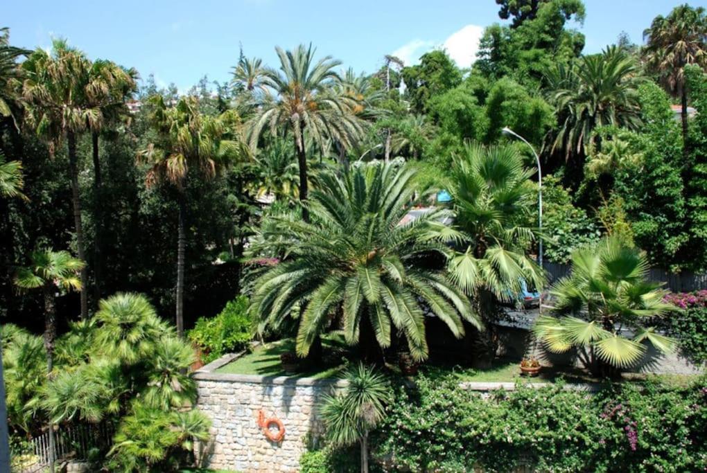 Affascinante Bilocale Con Piscina Apartment Bordighera Luaran gambar